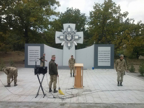 памятник в воинской части_1